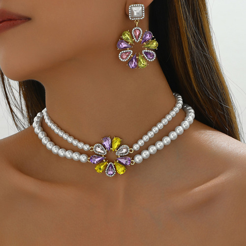 Conjunto De Collar Y Pendientes Con Diseño Floral