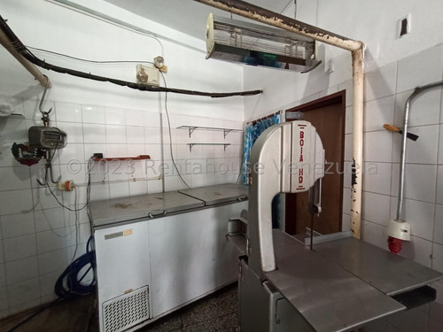 Vende Frigorífico Con Excelente Punto Comercial, Zona Muy Concurrida De Turmero Aragua 24-1133 Irrr