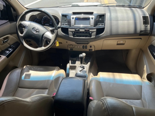 Toyota Hilux SW4 3.0 SRV 4X4 7 LUGARES 16V TURBO INTERCOOLER DIESEL 4P AUTOMÁTICO