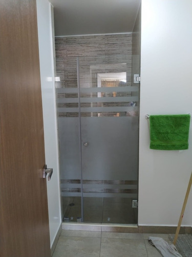 Imagen 8 de 10 de Cabinas De Baño En Vidrio Templado