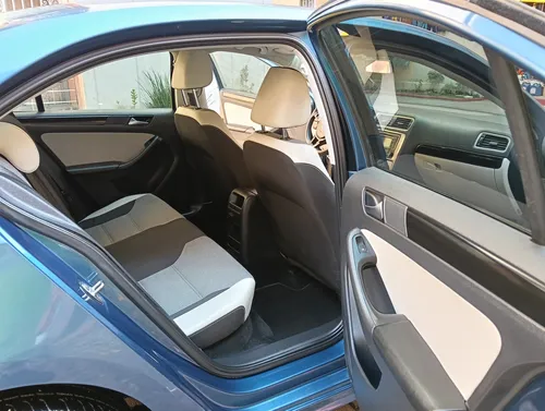 Volkswagen Jetta 2.0 Live At