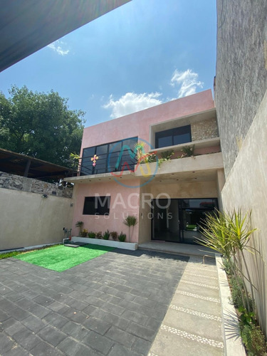 Casa En Venta En Col. Lazaro Cardenas De 2 Niveles Y Con Alberca