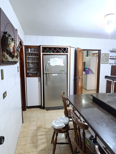 Casa En Venta En Valles De Camoruco Calle Cerrada Mcc