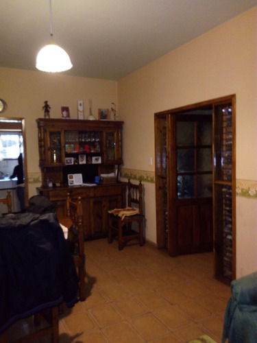 Imagen 3 de 14 de Casa De 5 Amb. Y Dpto. De 4 Amb.// . Lo Escuchamos!!!