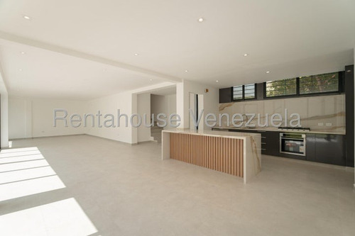 Hermosa Casa Totalmente Remodelada En Venta Ubicada En El Cafetal 25-17659