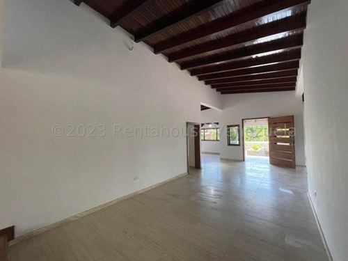 Exclusiva Casa Remodelada Con Piscina, Sauna, Area De Jardin, Estacionamiento 12 Vehiculos Casilla Vigilancia A Estrenar Concepto Moderno Exclusiva Zona Privada Palmarito Estef 24-15119
