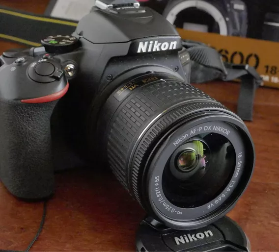 Nikon D5600 Con 17-55 Mm Impecable!
