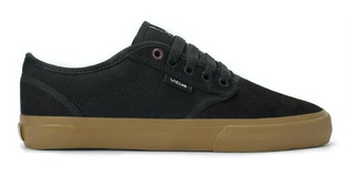 vans negras suela caramelo