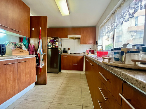 Amplio Departamento Con Excelente Ubicación En Providencia