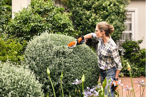 Cortacercos Mini A Batería Stihl Hsa 26 + Cargador