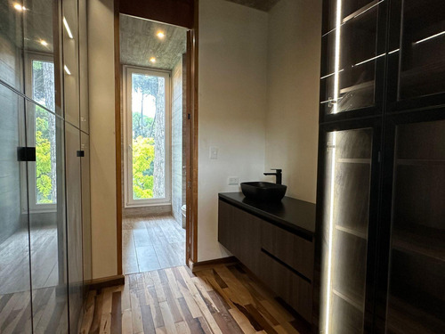 Departamento En Venta - 4 Dormitorios 2 Baños - 1.117mts2 - Carilo
