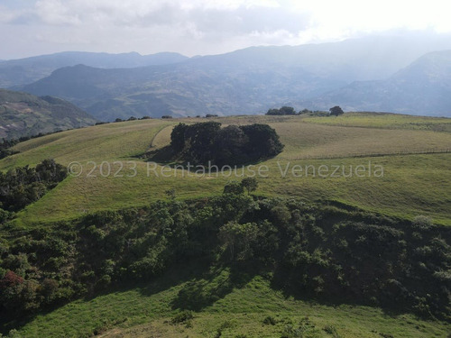 Carlos Colmenarez Vende Terreno En Cubiro, Perfecto Para Ecoturismo, Agricultura O Residencial. El Terreno Cuenta Con Una Extensión De 210.000 M2, Una Fuente De Agua De Pozo Profundo, 2 Tanques De Ag