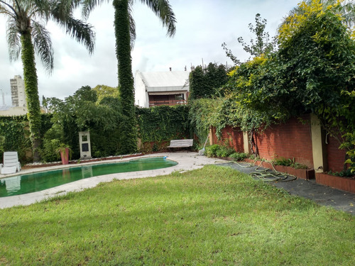 Casa En Venta 8 Ambientes En Ramos Mejia Con Pileta