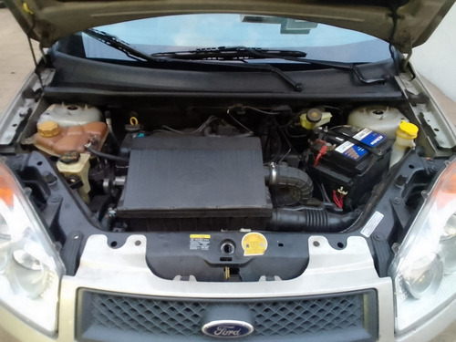 Imagen 11 de 15 de Ford Fiesta Max 1.6 2008