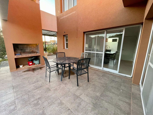 Imagen 20 de 26 de Venta Casa Con Jardin En Casas Santa Maria Tigre