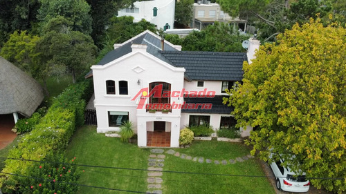 Casa En Venta, Playa Mansa, Pinares. 