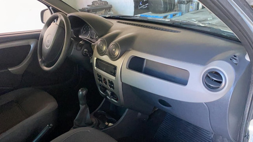 Imagem 6 de 11 de Renault Sandero 2009 1.0 16v Expression Hi-flex 5p