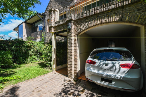 Casa De 3 Dormitorios En Venta Con Pileta Y Quincho Fisherton