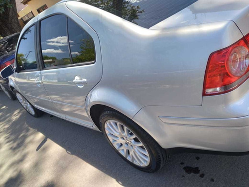 Volkswagen Bora 1.8 Highline T 180cv Cuero 2013