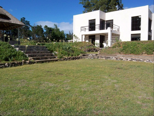 Hermosa Casa Y Terreno Adyacente. 1200 M2 Totales