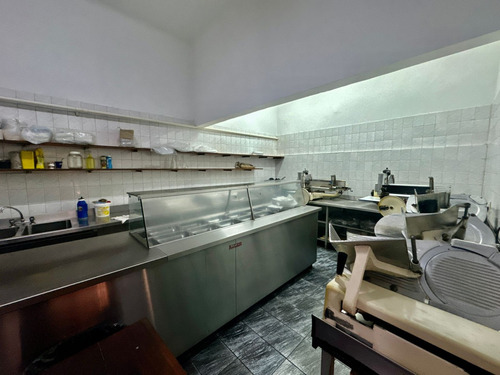 Se Alquila Local Comercial Con Fondo De Comercio!!. (villa Lugano)