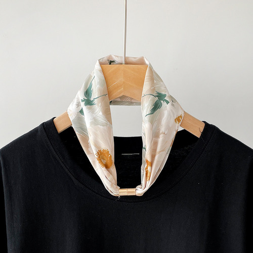 Y Lenço De Seda Feminino Com Estampa Elegante E Fecho M