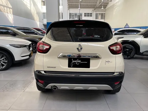 Renault Captur Intens at