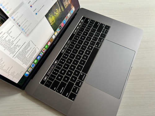 Apple Macbook Pro Core I7 32gb Ram 1tb Ssd 4gb Amd 560x Gris Espacial (Reacondicionado)