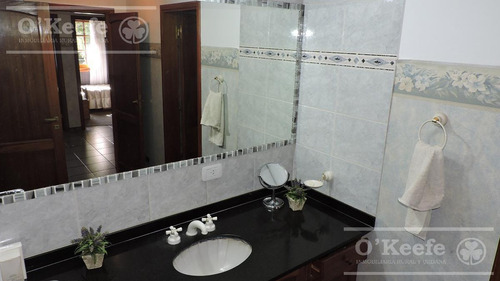 Imagen 23 de 30 de En Berazategui Hermoso Chalet De 8 Ambientes Con Parque Y Pileta En Venta Sobre Terreno De 1940m2.