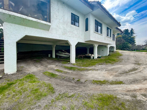 Casa En Venta De 5 Dorm. En Las Cabras