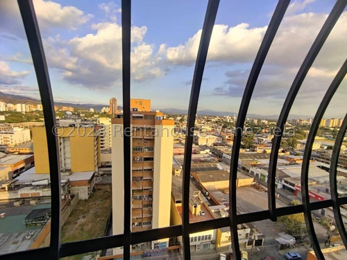 Vendo Apartamento En Zona Centro De Maracay (lopez Aveledo), Código 24-21852 Cm