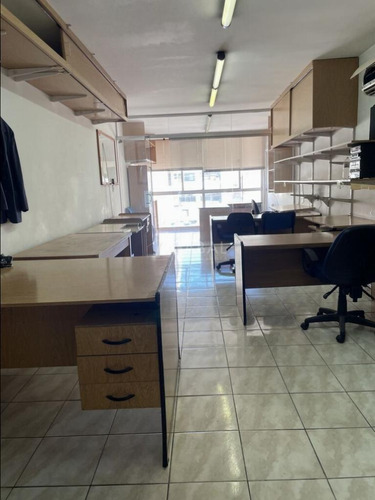 Excelente Oficina En Ciudad Vieja Por Cerrito