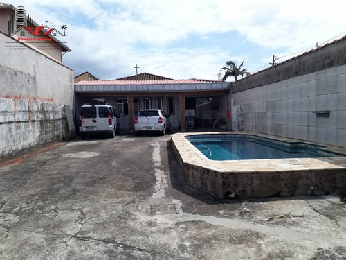 Imagem 2 de 28 de Casa Isolada À Venda Com 3 Dormitórios E Piscina No Bairro Maracanã Em Praia Grande Sp. - Rrc185