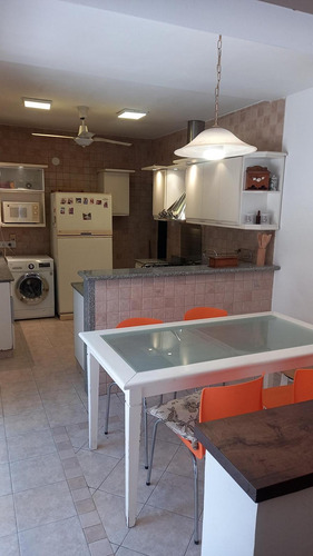 Hermosa Casa 4 Dormit, Pileta Con Caldera, Quincho, Baño Con Jacuzzi. B° Villa Cabrera