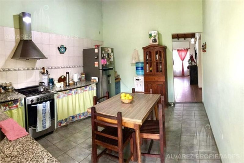 Imagen 3 de 6 de Casa 3 Ambientes Venta Castelar