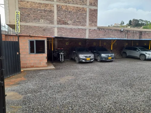 Amplio Lote 580m2. A Dos Cuadras Del Parque De La Villa Y Cerca A La Zona Bancaria Davivienda, Av Villas, Banco Caja Social, Actualmente Funciona Como Parqueadero.