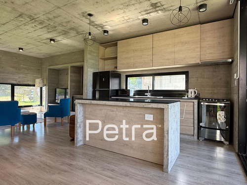 Casa En Venta De Hormigón Visto En Costa Esmeralda