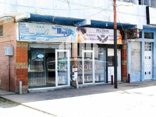 Local Comercial En La Avenida Principal De Antiguo Aeropuerto, Punto Fijo. Pll-295