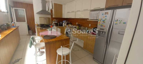 Imagem 12 de 15 de Cobertura Triplex Com 2 Vagas, No Humaitá, Rua Casuarina. - Ldco30028