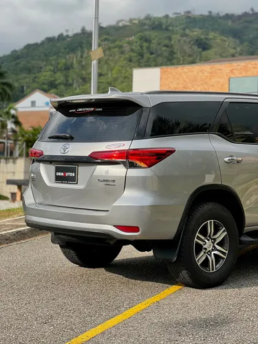 Toyota Fortuner SW4 XROAD 4x4 2.8l