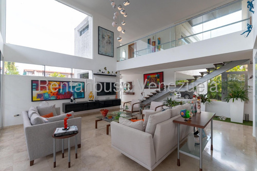 Hermosa Casa En Alquiler, Urb. Lomas De La Lagunita.