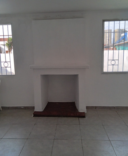 Imagen 5 de 18 de Metro Las Rejas: 3 Dorm, 1 Baño, Patio Y Estacionamiento