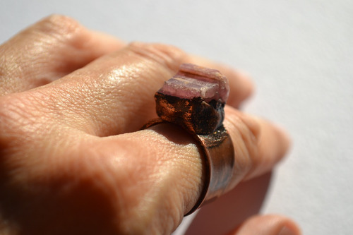 Imagen 8 de 8 de Anillo Piedra Natural Turmalina Rosa Y Cobre Patinado