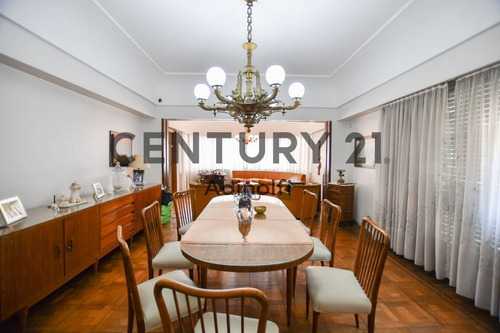 Imagen 7 de 30 de Calle 55 E/ Diag. 74 Y 14 - Casa En Venta Con Pileta Y Parque -