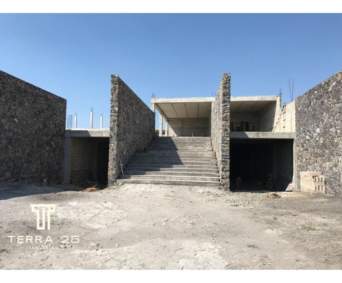Terreno Comercial Con Construccion En Obra Gris En Venta En Morelos