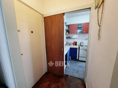 Hipolito Yrigoyen Al 2900 - Impecable Todo Sol Todo Externo