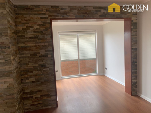 Casa En Venta De 7 Dorm. En Concón
