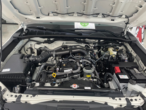 Imagen 3 de 11 de Hilux D. Cab. Sr 2022 Saúl