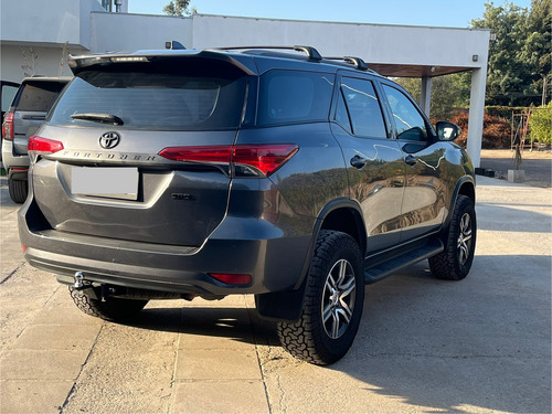 Toyota Fortuner Sr5 F2d0