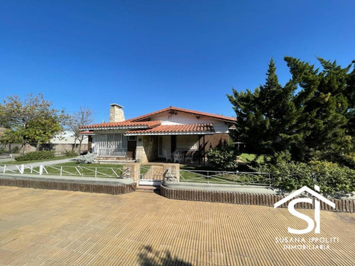 Imagen 3 de 30 de Casa De Estilo Tipo Chalet En Roldán